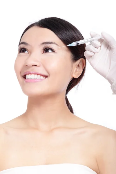 Kosmetiska botox injektion i kvinna ansikte — Stockfoto