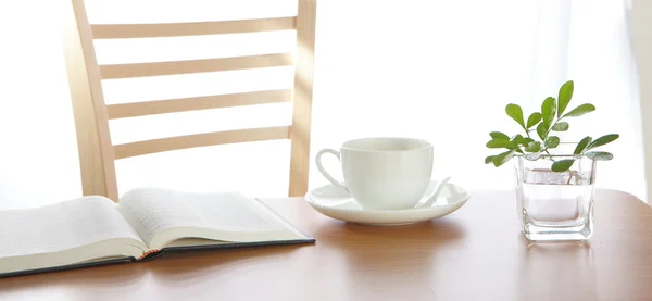 Tempo libero con libro e caffè — Foto Stock