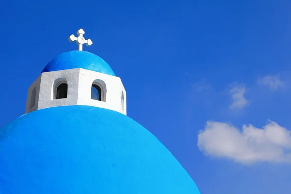 Hermosa Cruz con cielo azul y nube blanca en Grecia — Foto de Stock