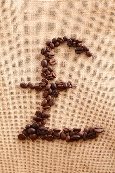Kávová zrna na lněné pozadí (Frank tvar) — Stock fotografie
