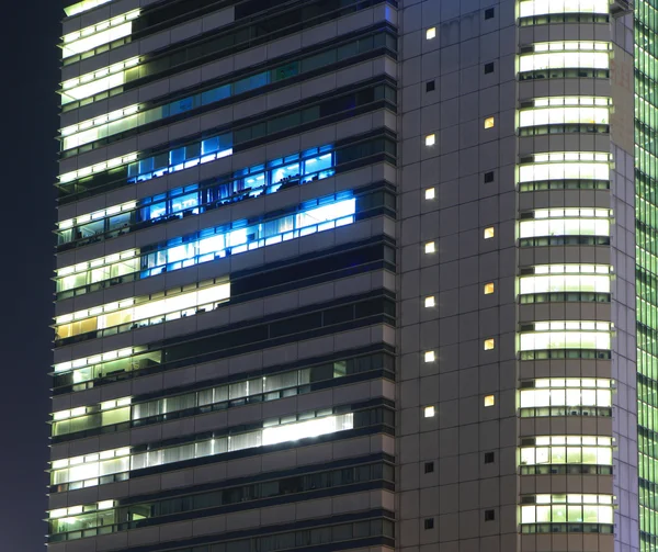 办公大楼在夜里 — 图库照片