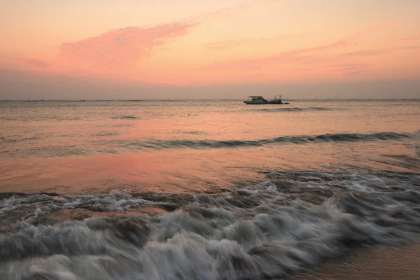 Belo pôr-do-sol e mar — Fotografia de Stock