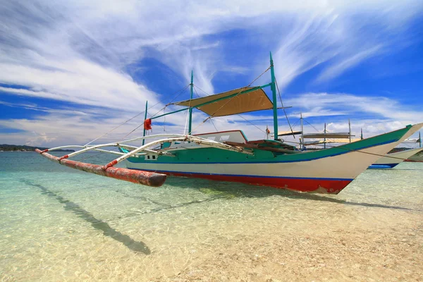 Крабовий човен на піску — стокове фото
