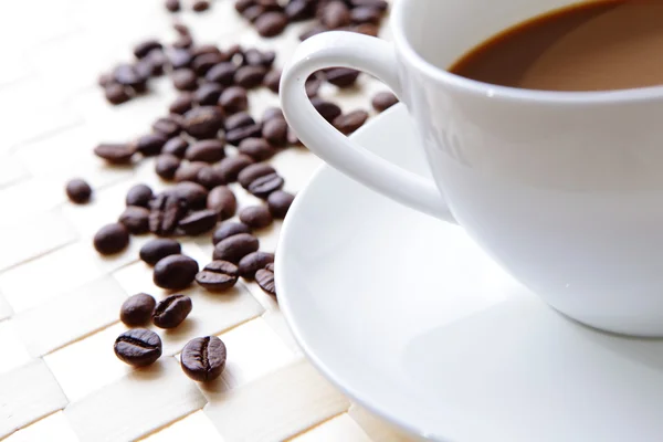Grãos de café e café — Fotografia de Stock