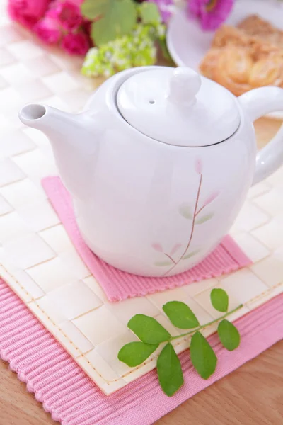 Tempo de chá refinado e descontraído — Fotografia de Stock
