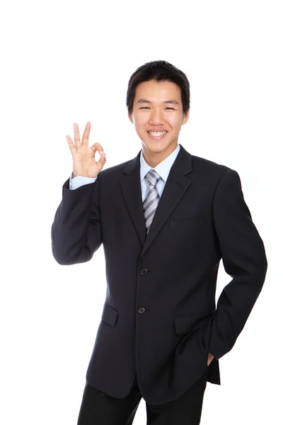 Młody biznesmen z gestem ręki ok — Zdjęcie stockowe