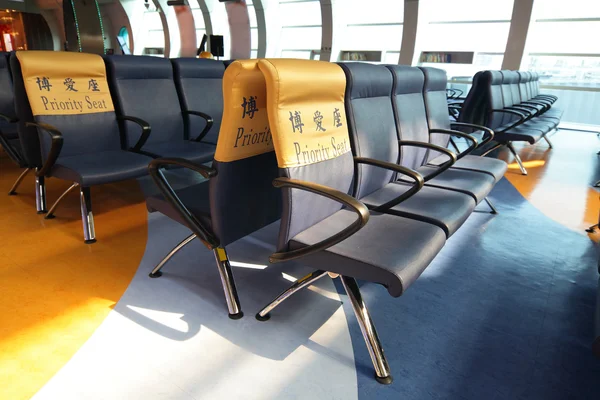 Prioriteit zitplaatsen in luchthaven — Stockfoto