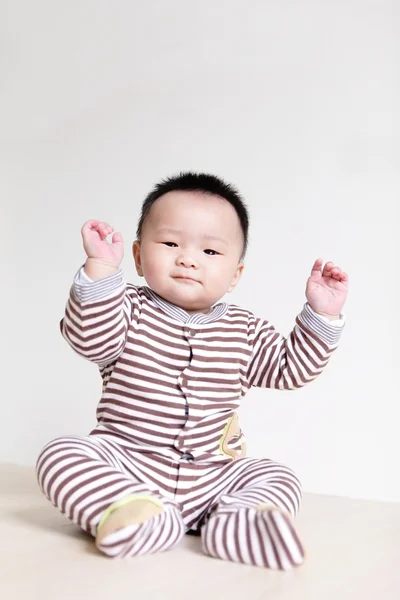 Retrato de primer plano de un bebé — Foto de Stock