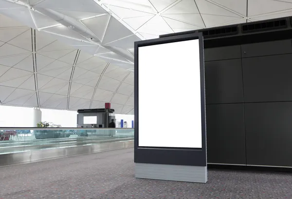 Billboard em branco no aeroporto — Fotografia de Stock