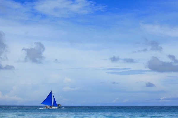 Krásné moře a plachetnice — Stock fotografie