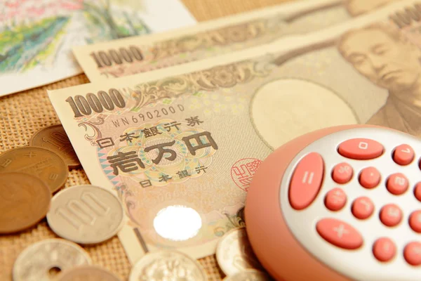 Japanse yen (tienduizend geld) met calculator — Stockfoto