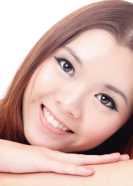 Nahaufnahme Gesicht der asiatischen Frau lächelnd — Stockfoto