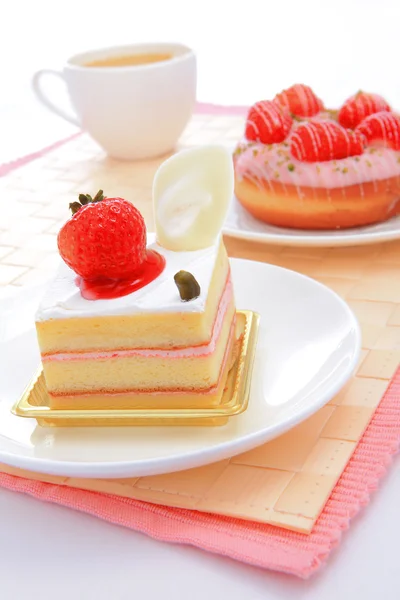 Sweet cake with strawberry at tea time — Stock Photo, Image