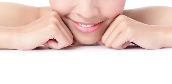 Närbild av en leende mun av flickan — Stockfoto
