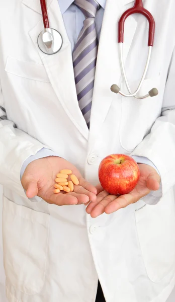 Jabłko lub medycyny, wybór! — Zdjęcie stockowe