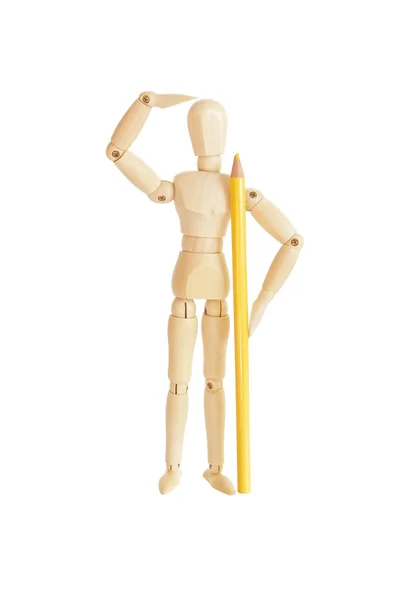 Mignonne figure en bois tenant crayon jaune et regardant — Photo