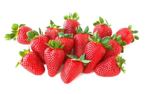 Γλυκιά και ζουμερή φράουλες που απομονώνονται σε λευκό φόντο. — Φωτογραφία Αρχείου