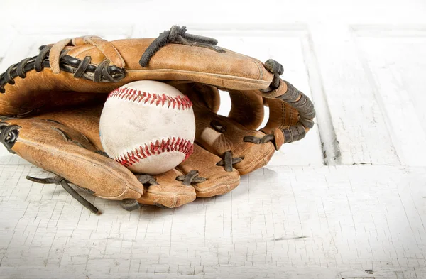 Baseball and mitt — Stock Photo, Image