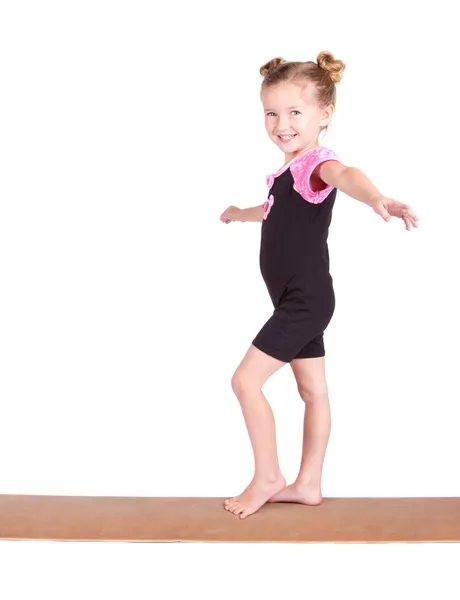 Giovani equilibri ginnici sul fascio — Foto Stock