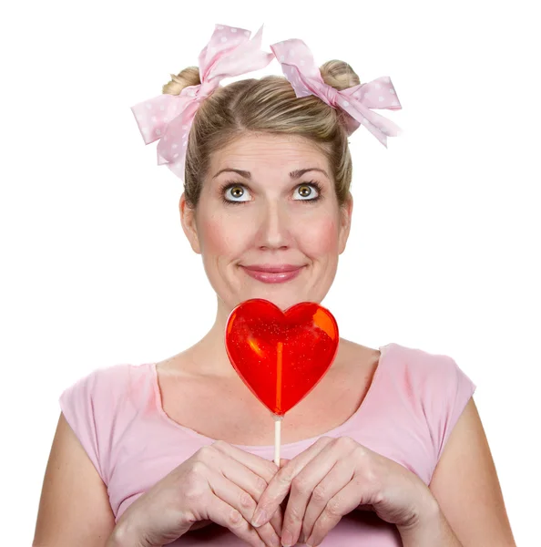Głupie lub humorystyczny kobieta trzyma serce — Zdjęcie stockowe
