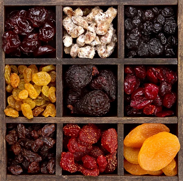 Surtido de frutas secas en una caja de impresoras — Foto de Stock