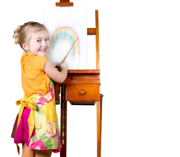 Liten flicka måla en regnbåge — Stockfoto