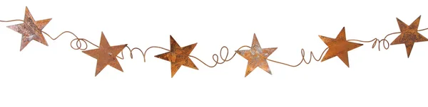 Estrelas enferrujadas em um arame metálico — Fotografia de Stock