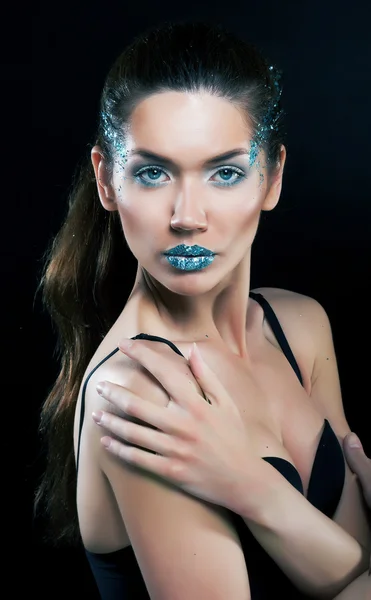 Dramatische make-up. artistieke jonge vrouwelijke portret — Stockfoto