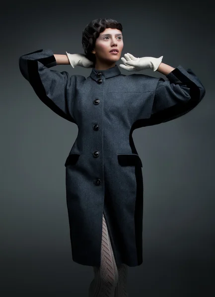 Modedesign visar super modell härlig brunett — Stockfoto