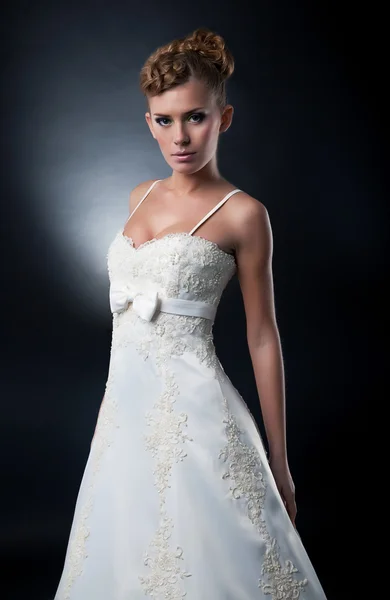 Schöne Verlobte Mode-Modell posiert. Fotoserie — Stockfoto