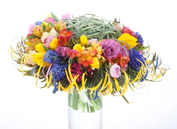 Fond floral des premières fleurs printanières en vase — Photo
