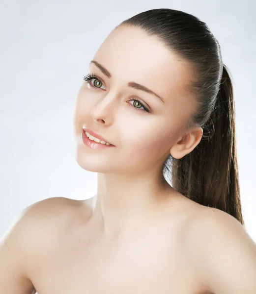 Cuidado de la piel hermoso joven sexy mujer primer plano retrato —  Fotos de Stock