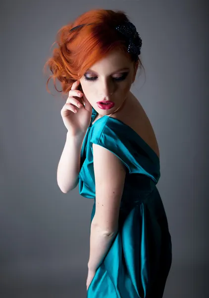Retrato de linda menina sexy cabeça vermelha com sardas — Fotografia de Stock