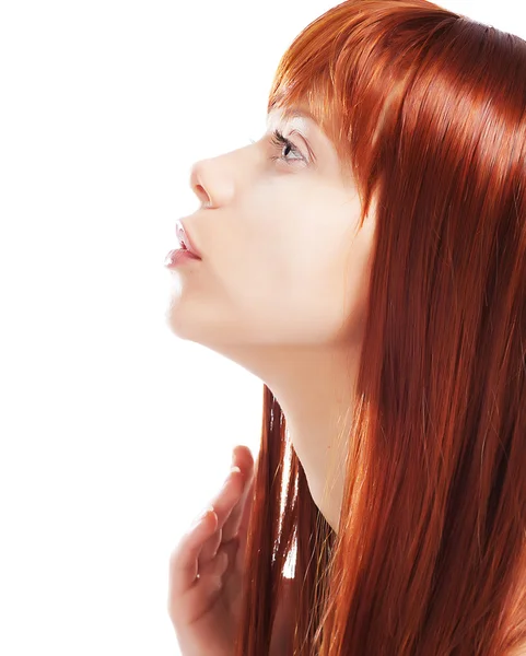 きれいな肌の健康と魅力的な赤毛の女の子 — ストック写真