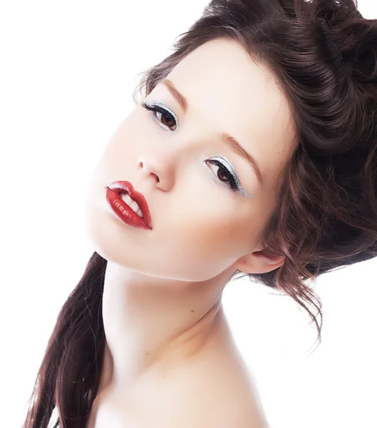 Sunsual vacker flicka brunett närbild porträtt — Stockfoto
