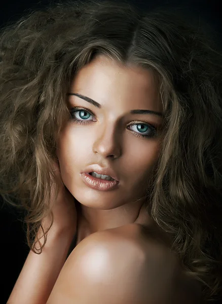 Close up retrato da linda menina caucasiana — Fotografia de Stock