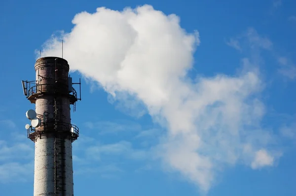 Planta industrial chimenea para fumar —  Fotos de Stock