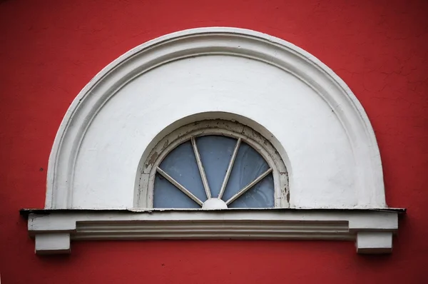 Arc attic vintage window on red stucco wall ; — Zdjęcie stockowe