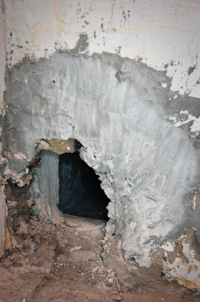 Hole in stucco wall — Stock Photo, Image