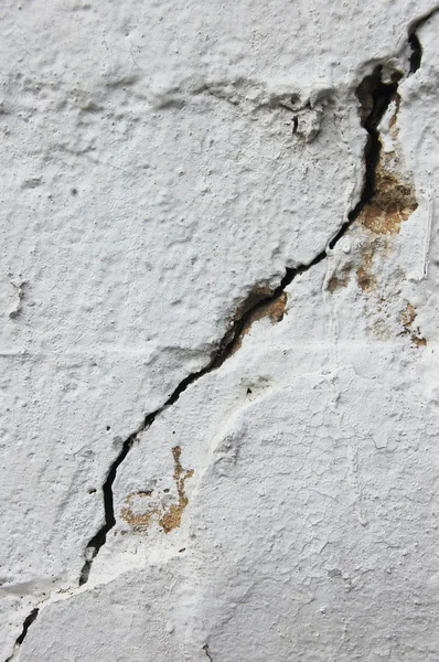 Трещина в цементе — стоковое фото