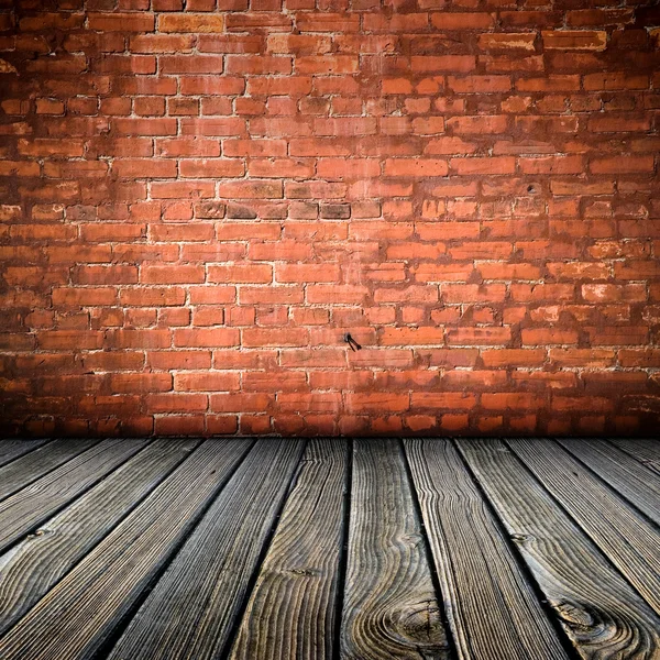 ईंट दीवार और लकड़ी के फर्श के साथ कमरे — स्टॉक फ़ोटो, इमेज