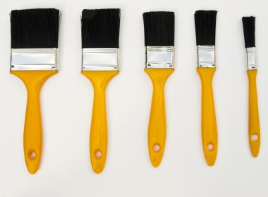 beş farklı büyüklükteki paont fırçalar