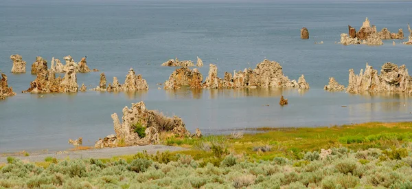 Panorama of tufas at mono lake — Stock Photo, Image