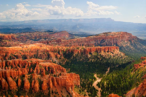 Bryce canyon w Widok perspektywiczny — Zdjęcie stockowe