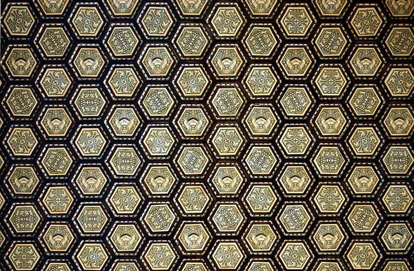 Стеля у формі шестикутників, Севілья, Іспанія — стокове фото