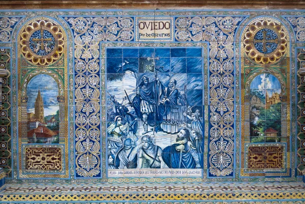 Keramická dekorace v plaza de espana, sevilla, Španělsko. Oviedo téma. — Stock fotografie