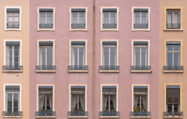 Antyczny dom mieszkalny elewacji, lyon, Francja — Zdjęcie stockowe