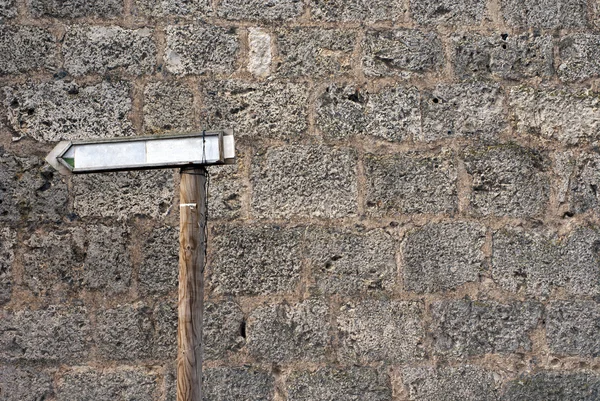 Signal in white on stone wall — Stock Photo, Image