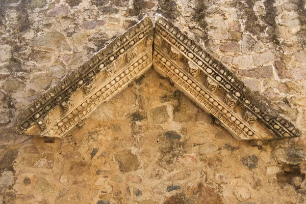 Romeinse stenen muur met sierlijke molding achtergrond — Stockfoto