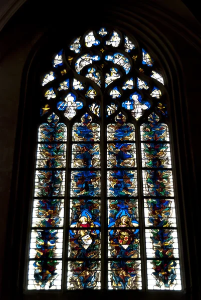 Het mozaïek-venster in de kathedraal van saint-jean, lyon, Frankrijk. — Stockfoto